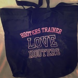Hooters trainer tote
